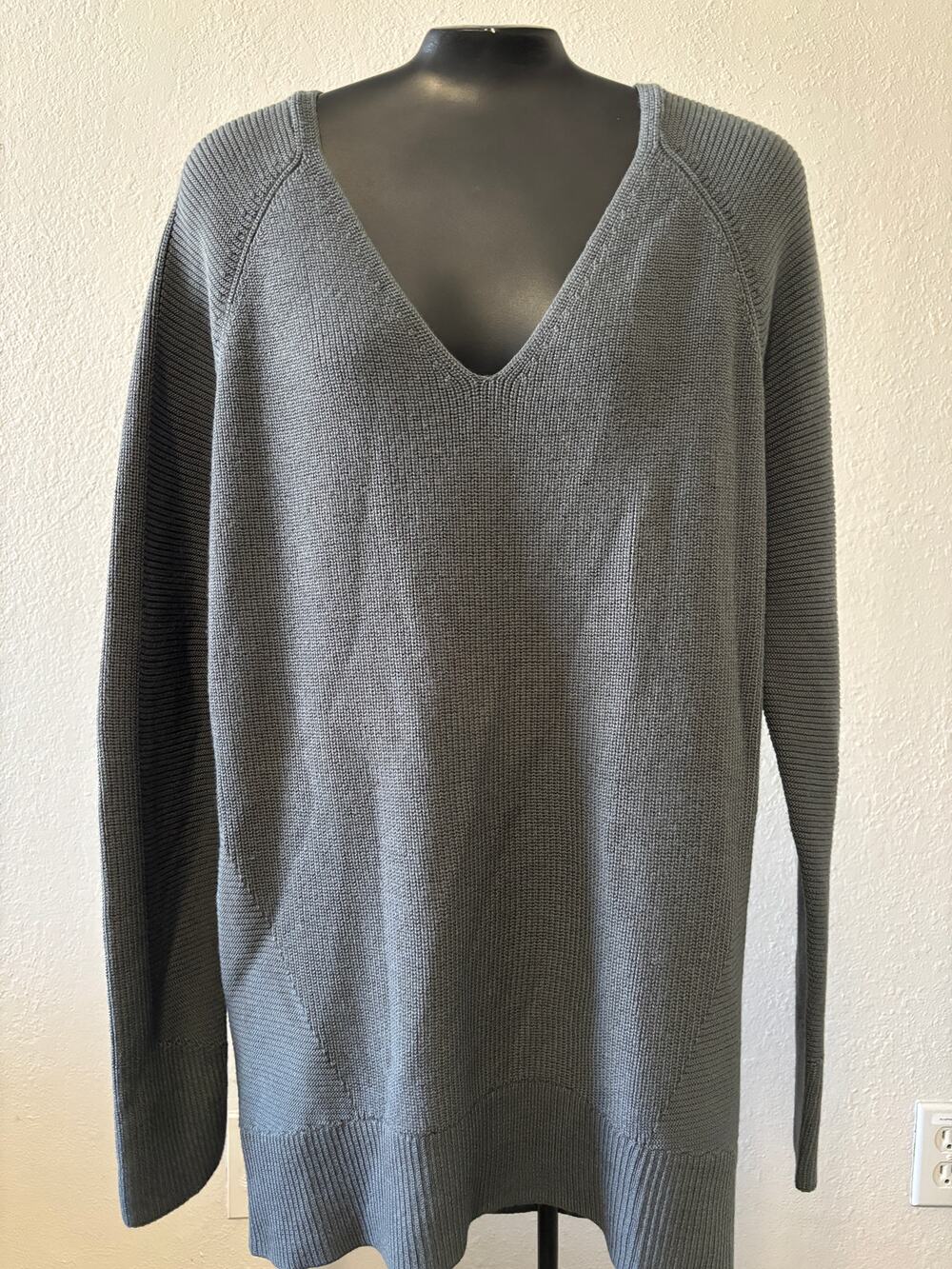 Athleta Pullover Sweater Wool Blend V-neck Grey